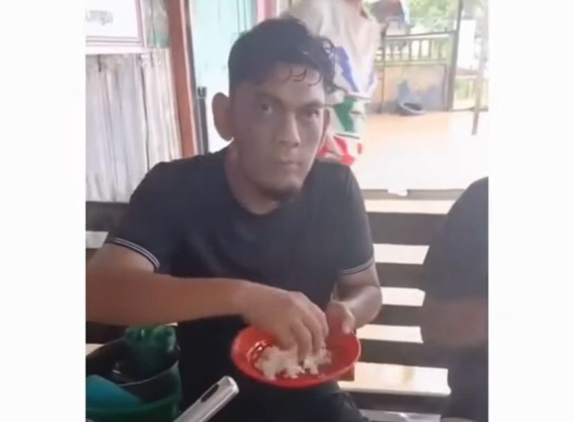 Ibu Korban Banjir di Aceh Tetap Menjamu Tamu Walau Yang Tersisa, Nasi dengan Minyak Jelantah