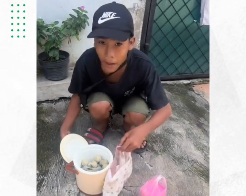 Belajar Tanggung Jawab dari Anak Penjual Cilok